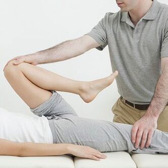 Masážní sezení a cvičení zmírní příznaky artrózy kyčelního kloubu